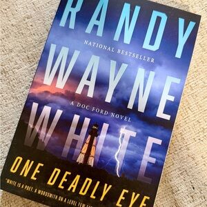 Randy Wayne White "One Deadly Eye" Paperback Novel - Blue Gradient Cover